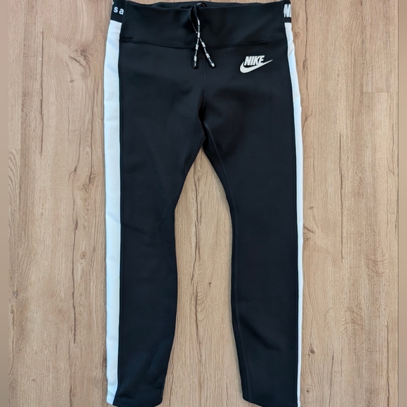 Nike Black and White Leggings - Picture 1 of 4